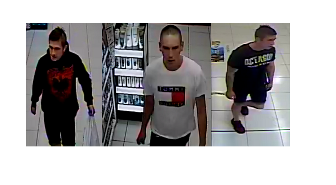 zdjęcie kolorowe: mężczyźni podejrzewani o kradzież perfum w drogerii