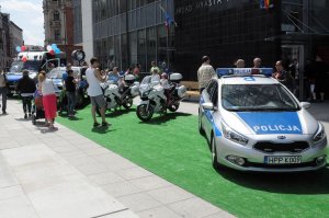 Pokaz policyjnego sprzętu - samochody i motocykle