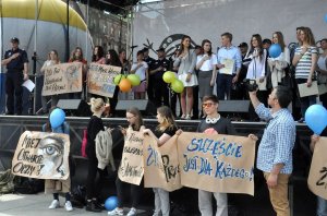 Uczestnicy Ogólnopolskiego Głosu Profilaktyki wybijają RYTM WOLNYCH SERC