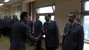 Komendant Miejski Policji w Katowicach przyjmuje meldunek o objęciu stanowiska Pierwszego Zastępcy przez nadkomisarza Roberta Łuszcza
