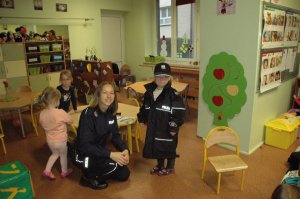 Policjantka i przedszkolaki