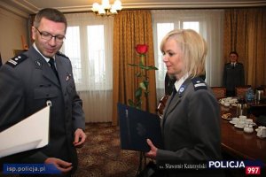 Komendant Główny Policji i wyróżniona policjantka z Katowic