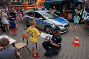 Policjanci uczestniczyli w obchodach Święta Szkoły Podstawowej nr 45