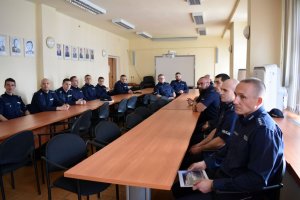 policjanci w mundurach najlepsi sportowcy z Katowic