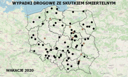 zdjęcie kolorowe: mapa Polski na której są zaznaczone miejsca zdarzeń drogowych ze skutkiem śmiertelnym