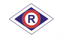 zdjęcie kolorowe: logo wydziału ruchu drogowego, w romb wpisana litera R