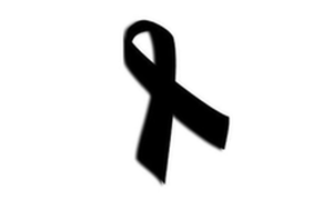 zdjęcie kolorowe: czarna wstążka symbolizująca żałobę