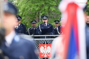 zdjęcie4 kolorowe: Komendant Wojewódzki Policji w Katowicach insp. dr Tomasz Michułka podczas uroczystego ślubowania nowych policjantów